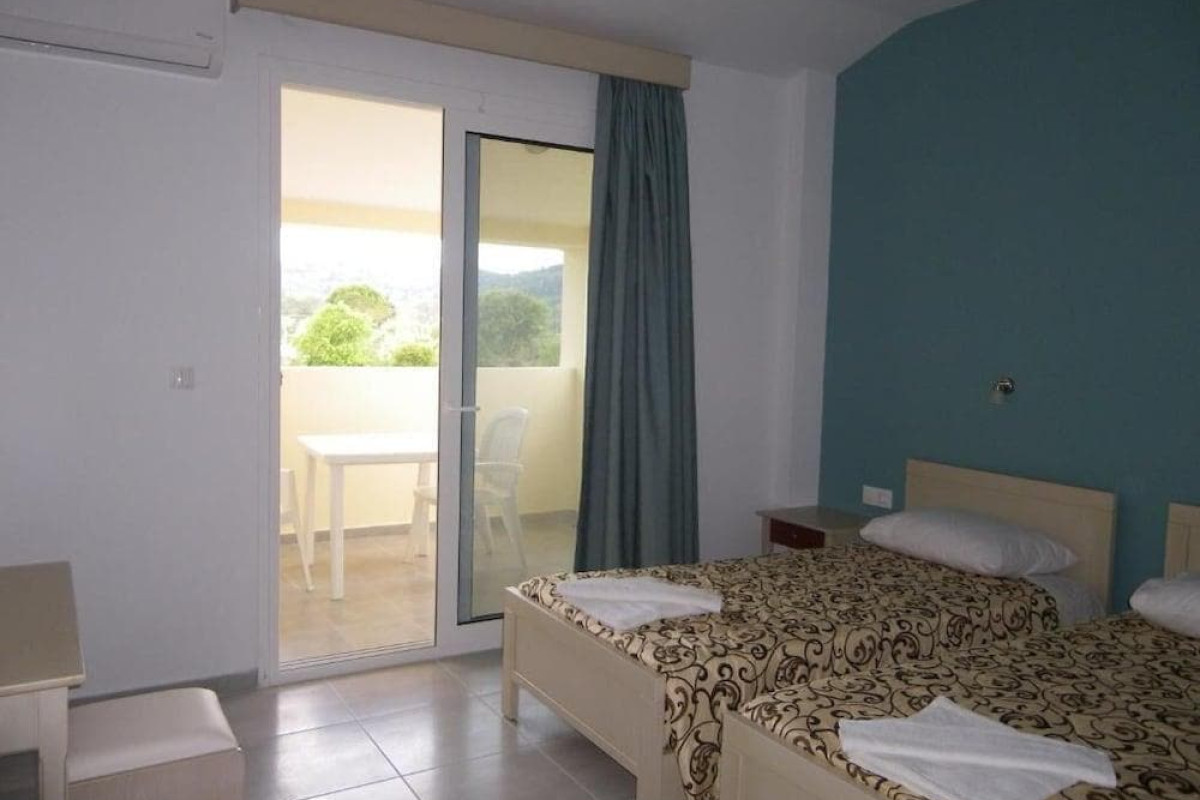 CHRISTAKIS HOTEL