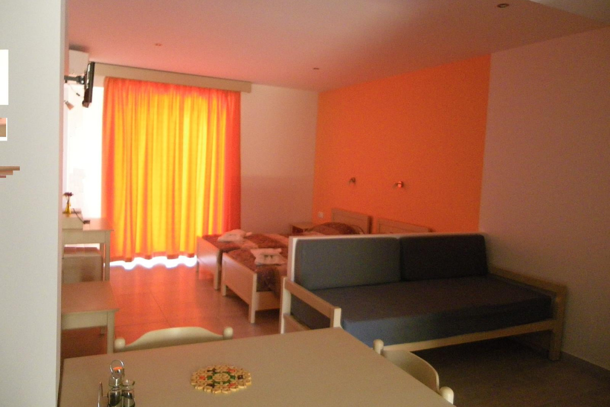 CHRISTAKIS HOTEL