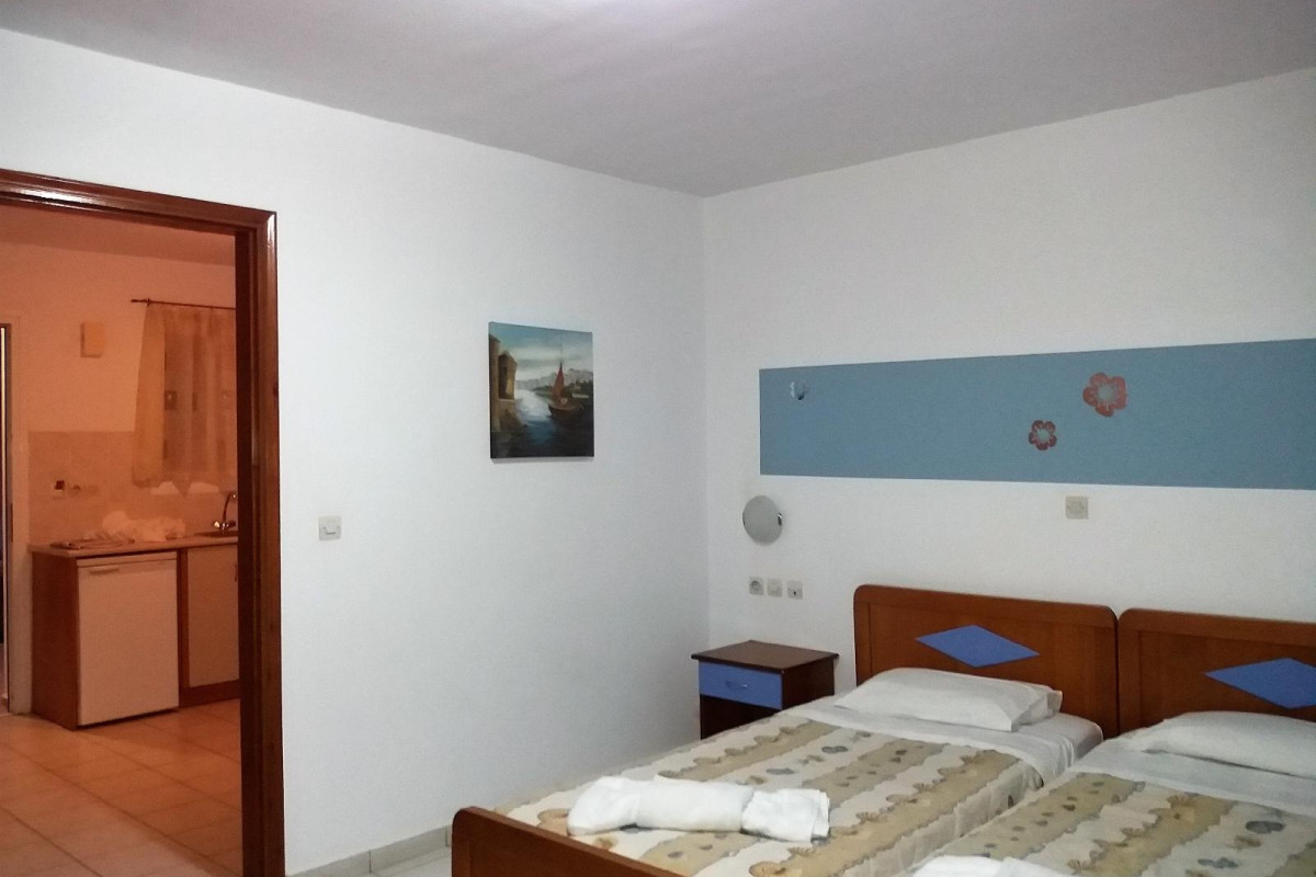 CHRISTAKIS HOTEL