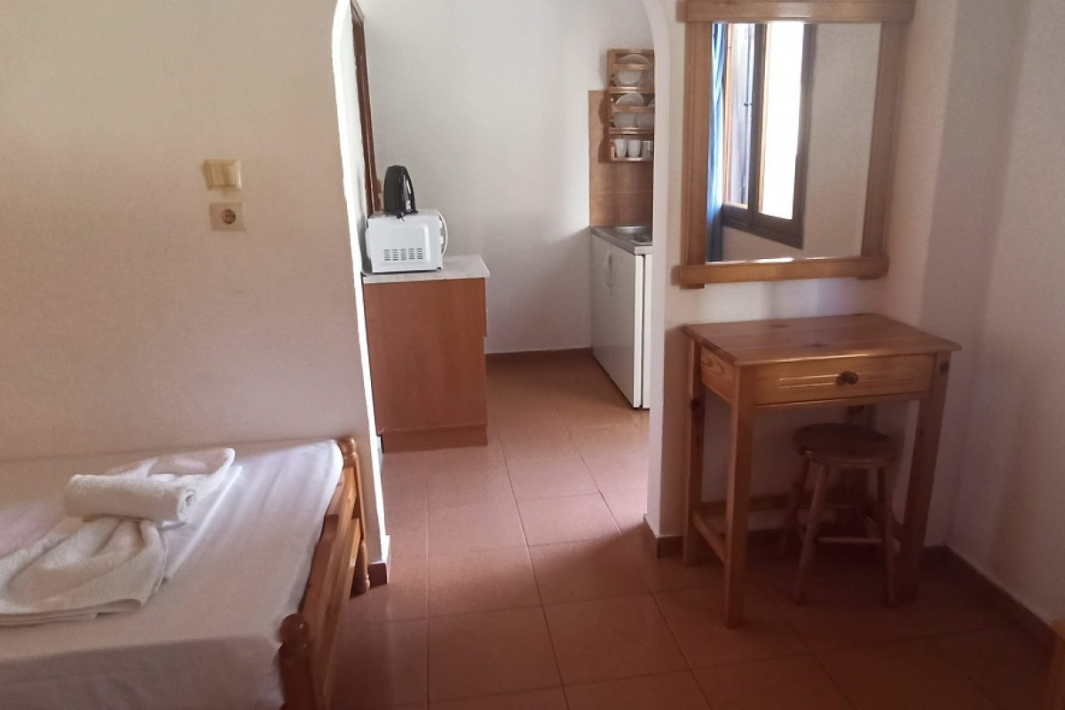 Chrysanthi Studio & Apartments