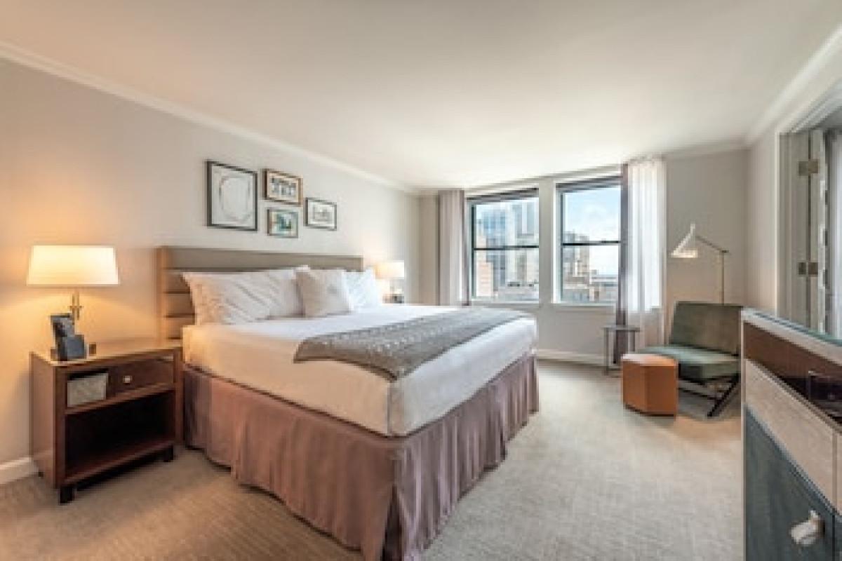 CLARIDGE HOUSE CHICAGO, TAPESTRY COLLECTION BY HILTON