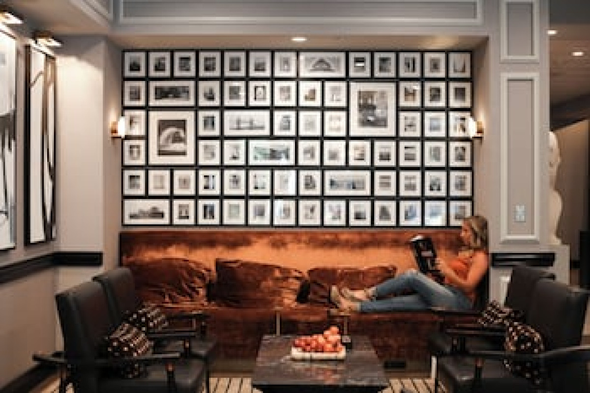 CLARIDGE HOUSE CHICAGO, TAPESTRY COLLECTION BY HILTON
