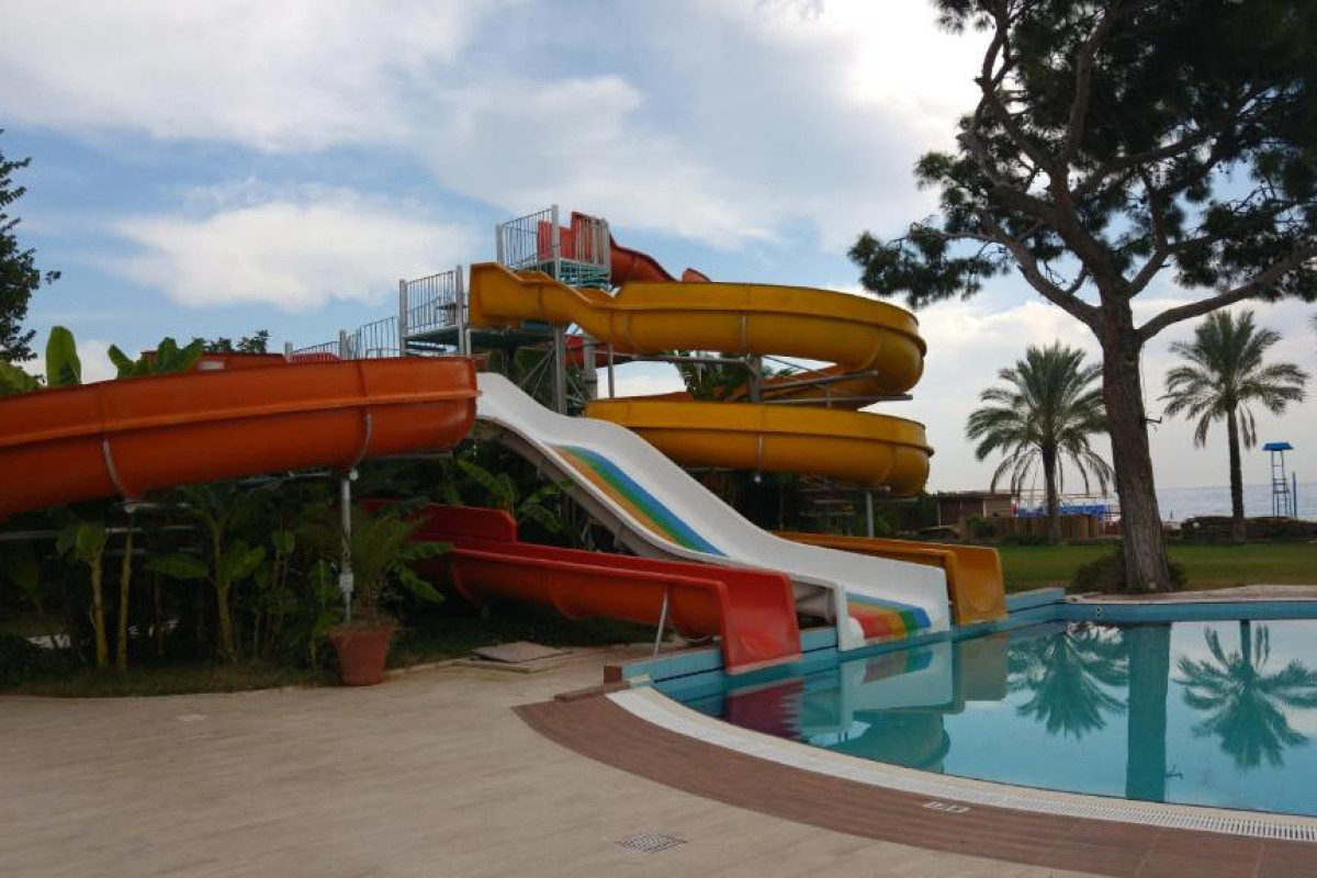 CLUB BORAN MARE BEACH