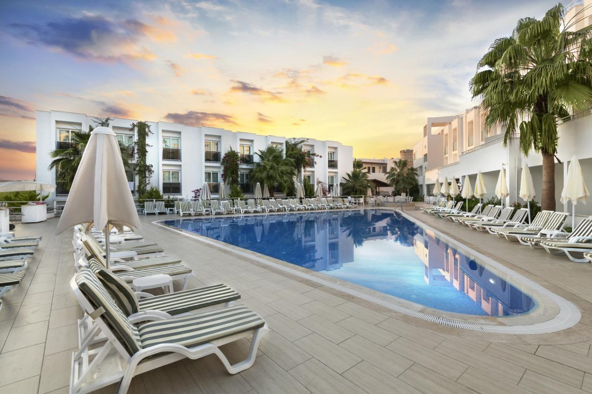SHARK CLUB HOTEL