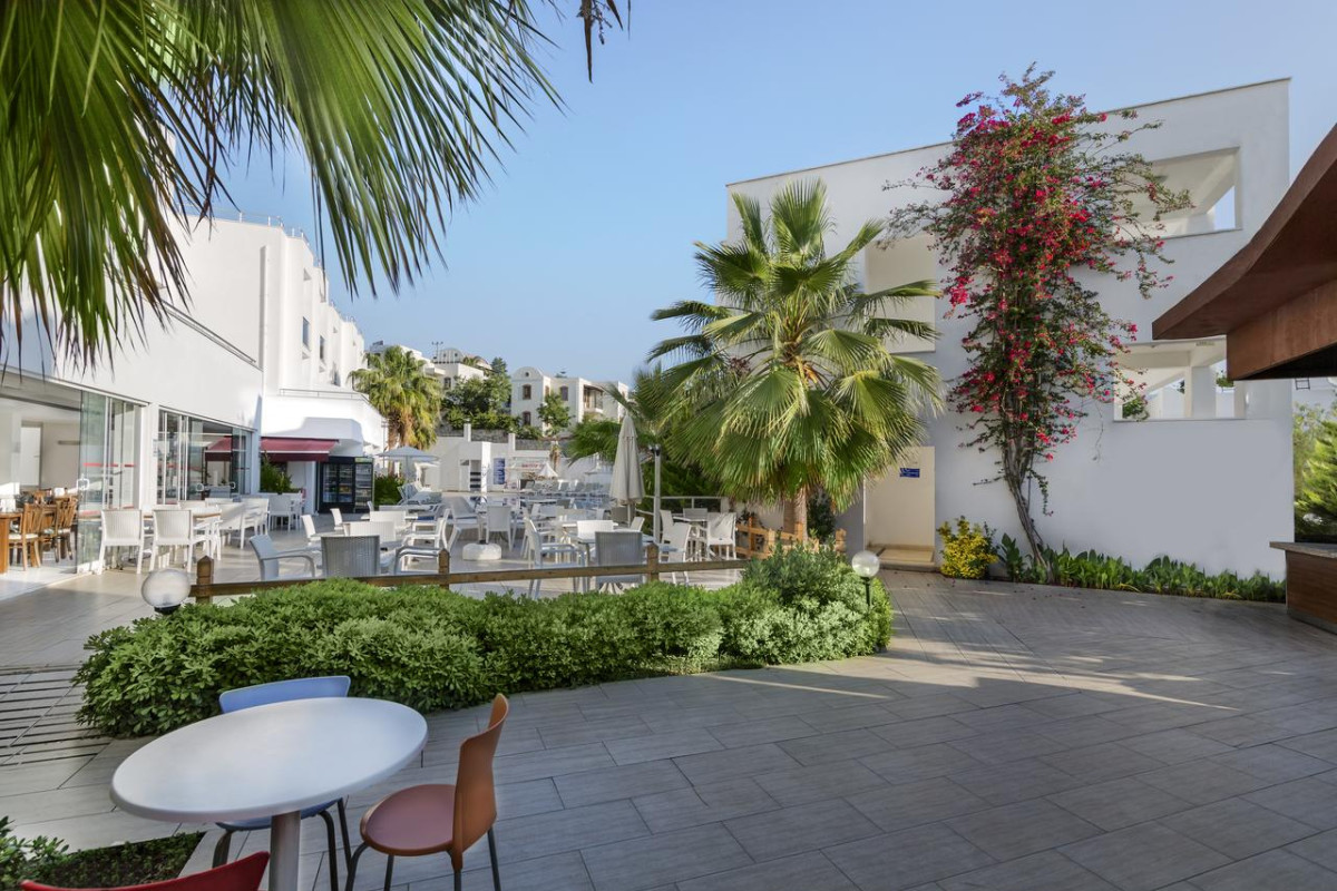 SHARK CLUB HOTEL