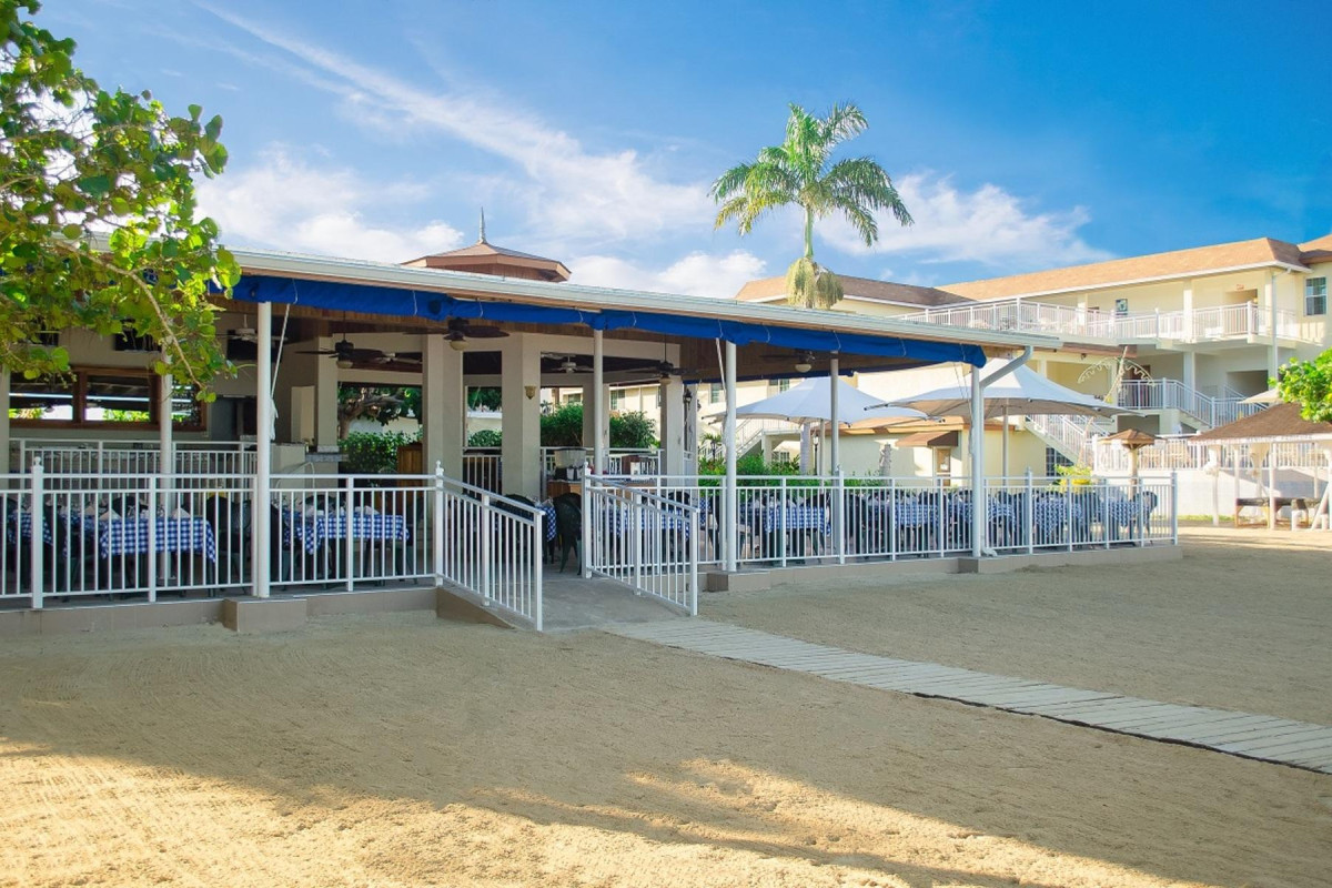 CocoLaPalm A Seaside Resort