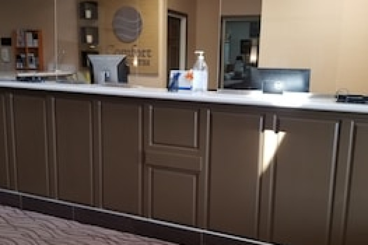 COMFORT INN & SUITES GENEVA - WEST CHICAGO