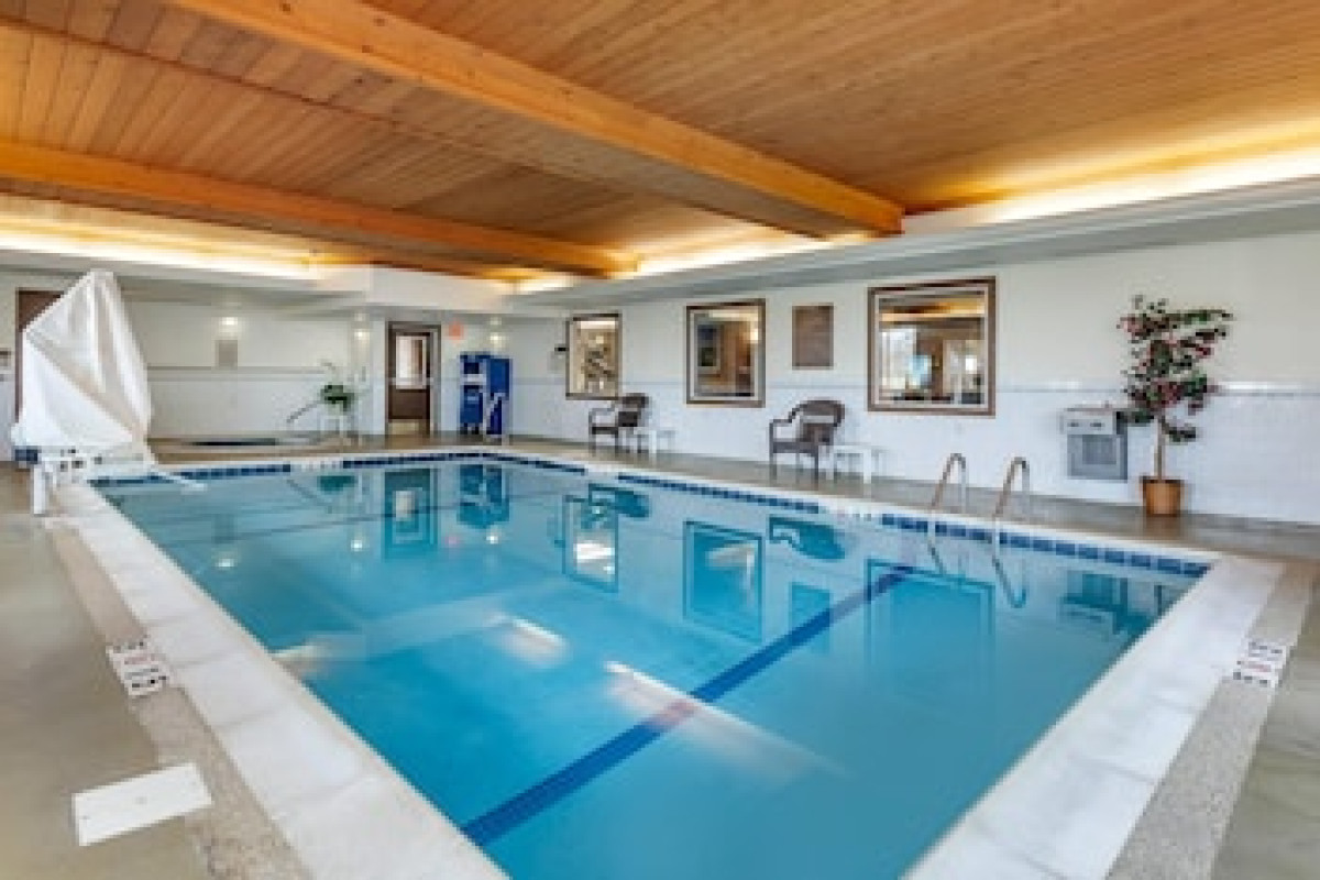 COMFORT INN & SUITES GENEVA - WEST CHICAGO