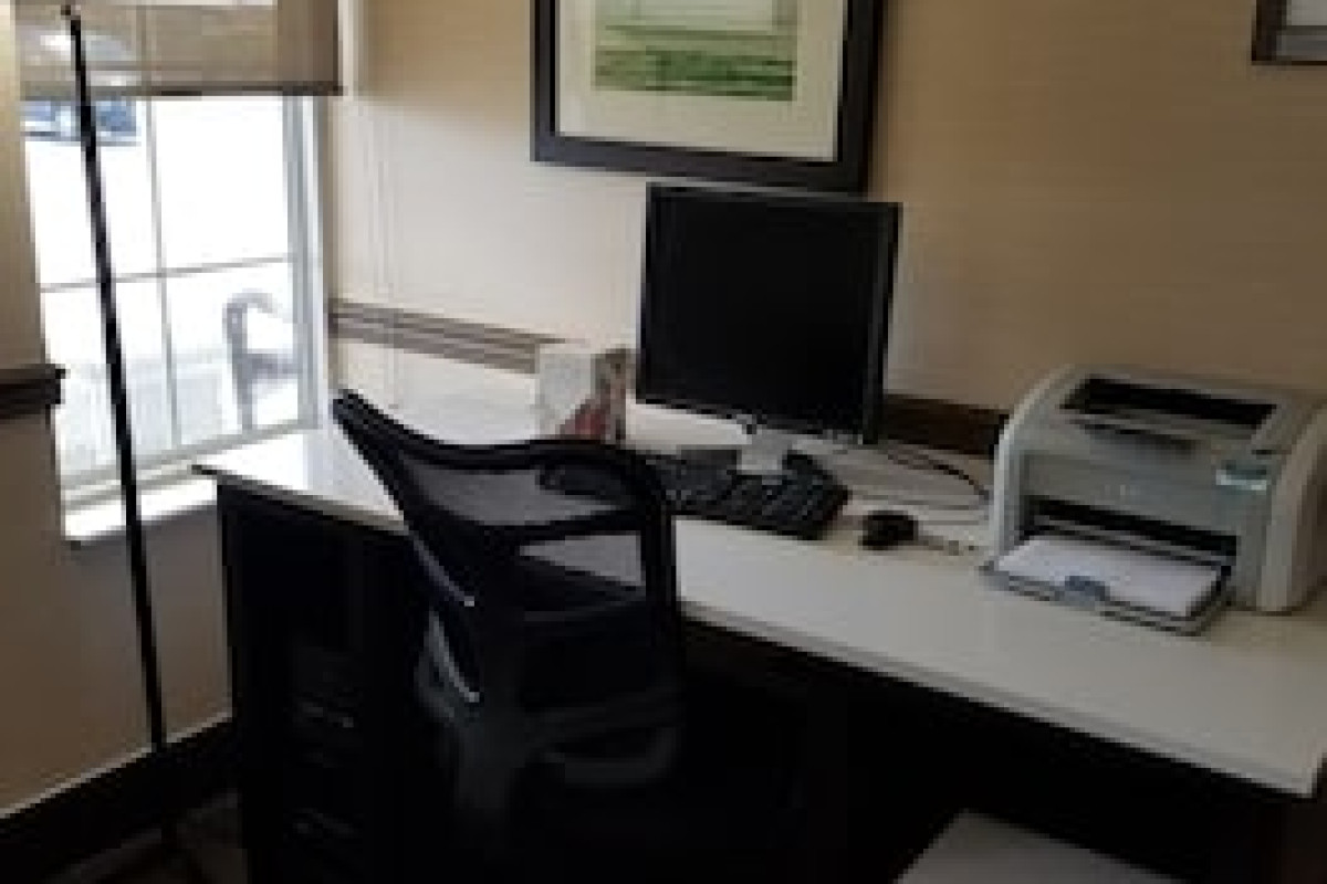COMFORT INN & SUITES GENEVA - WEST CHICAGO