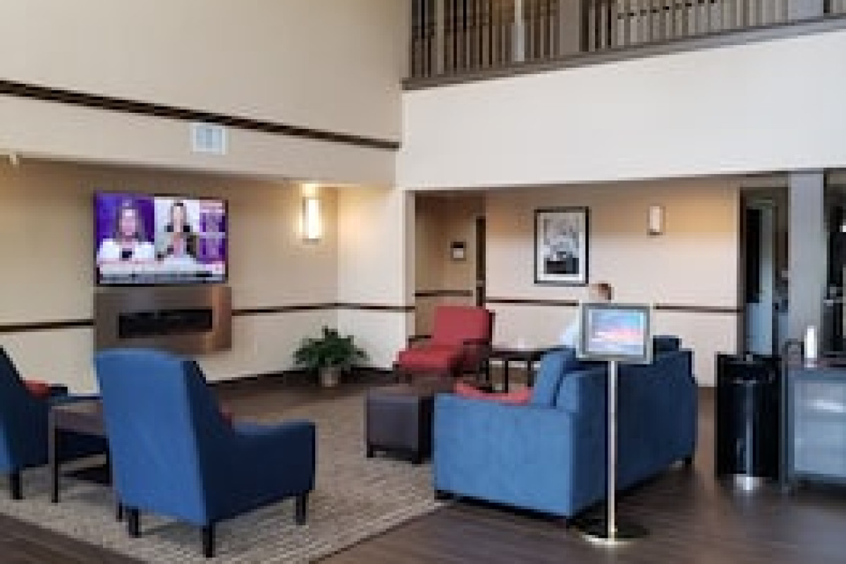 COMFORT INN & SUITES GENEVA - WEST CHICAGO