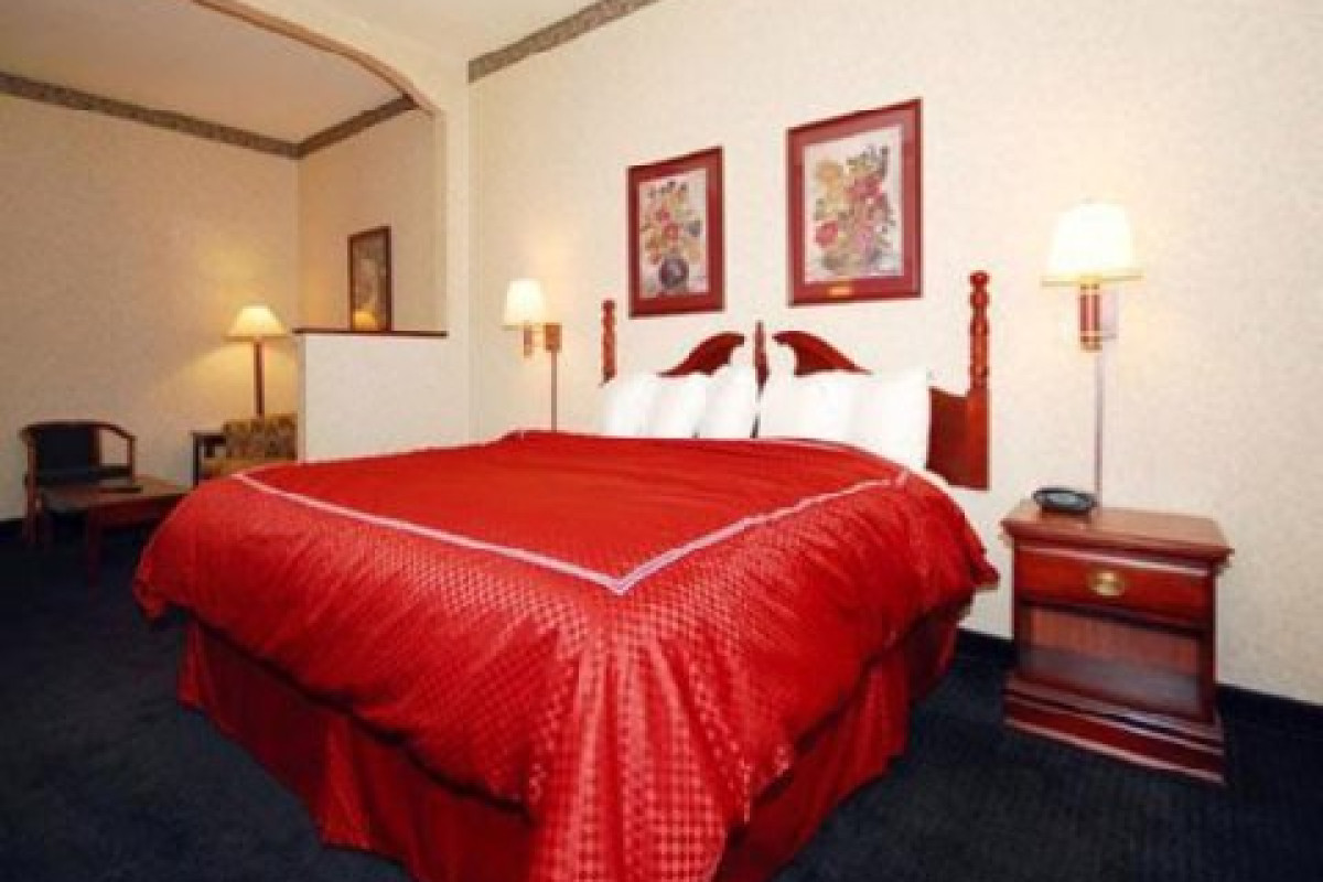 COMFORT SUITES KANSAS CITY