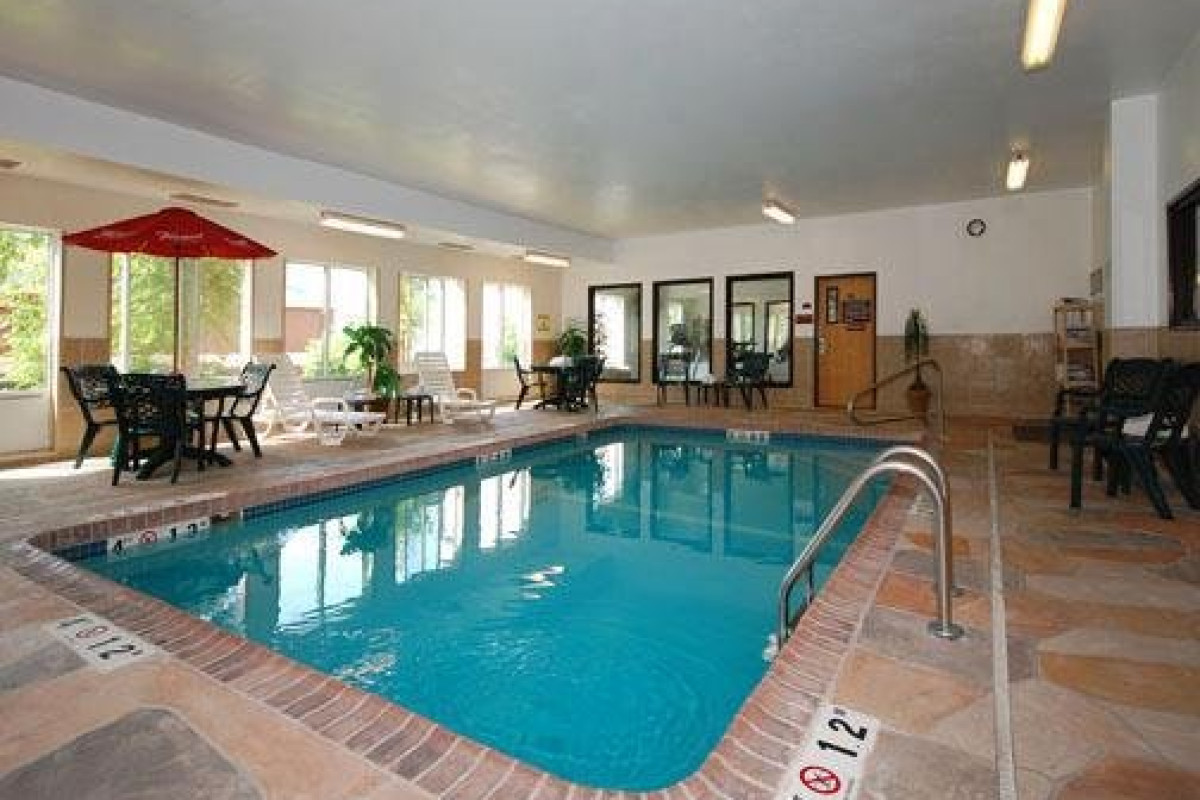 COMFORT SUITES KANSAS CITY
