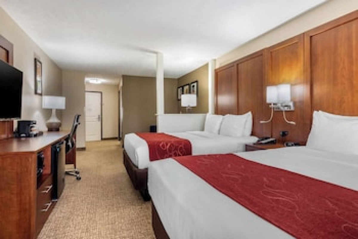 COMFORT SUITES SPEEDWAY - KANSAS CITY