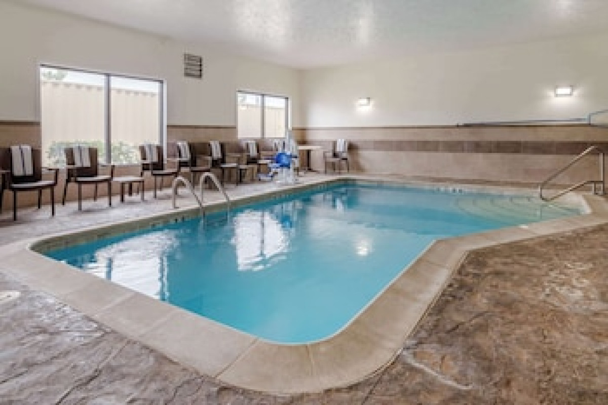 COMFORT SUITES SPEEDWAY - KANSAS CITY