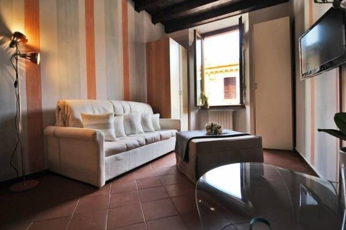 Comfortable Apartment Cavour Square