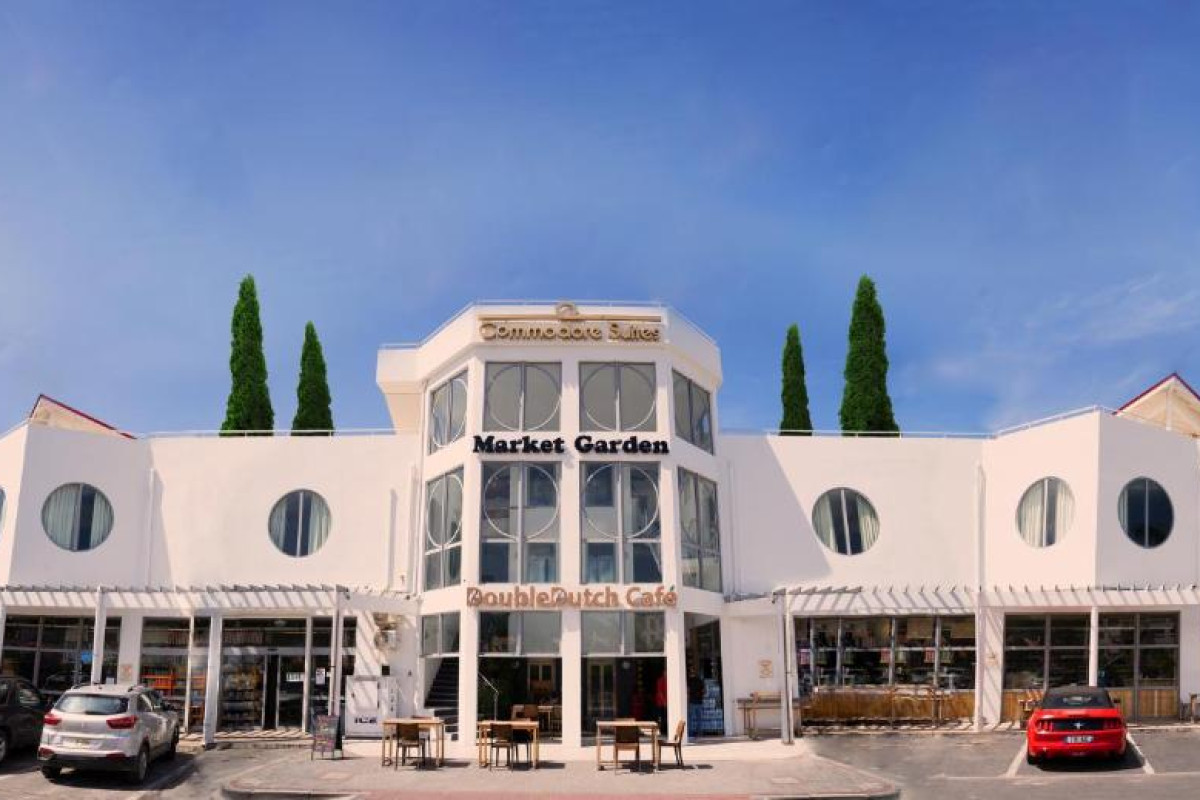Commodore Suites