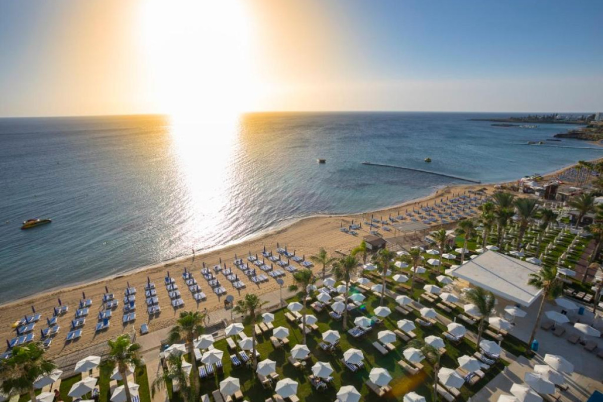 Hotel Constantinos The Great Beach