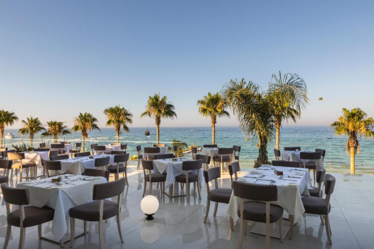 Hotel Constantinos The Great Beach