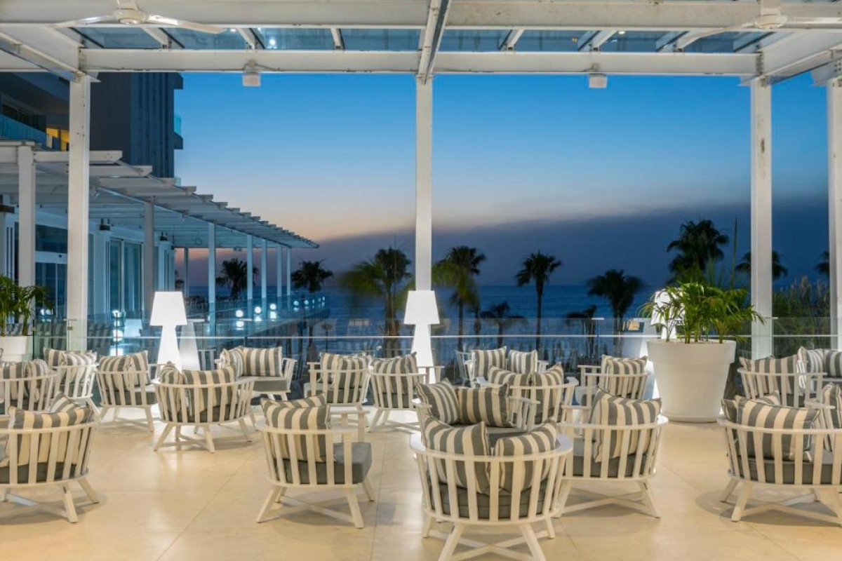 Hotel Constantinos The Great Beach