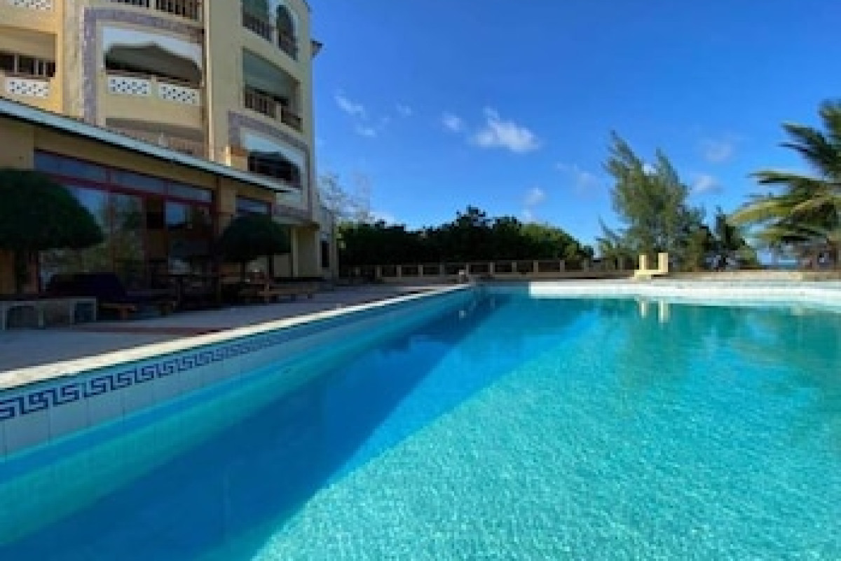 COOL BREEZE BEACHFRONT APARTMENTS