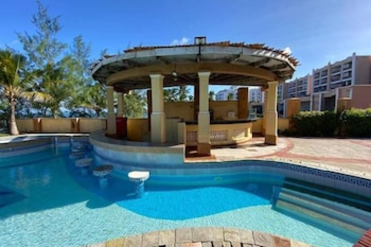 COOL BREEZE BEACHFRONT APARTMENTS