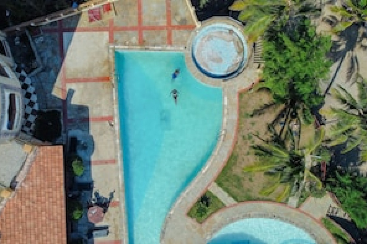 COOL BREEZE BEACHFRONT APARTMENTS