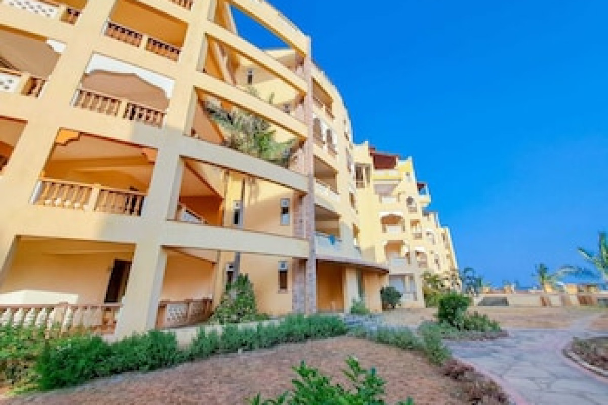COOL BREEZE BEACHFRONT APARTMENTS