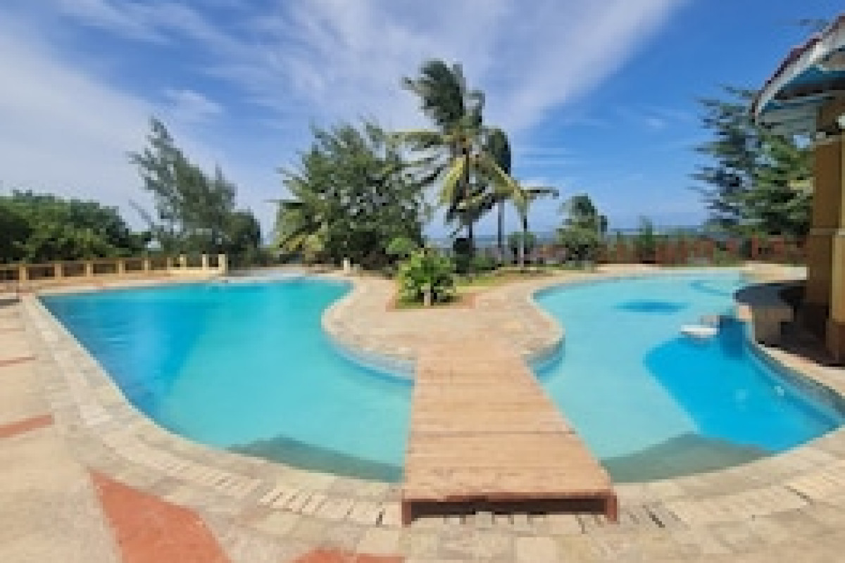 COOL BREEZE BEACHFRONT APARTMENTS