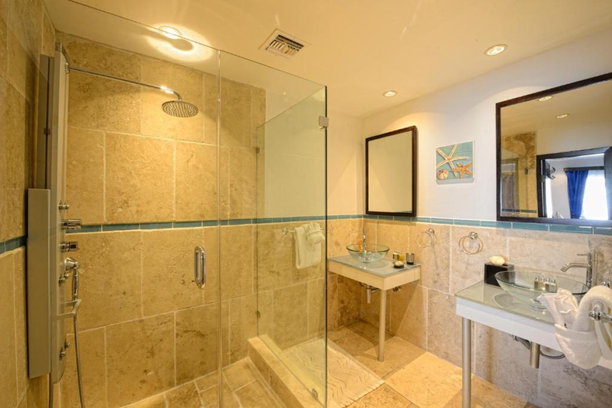 Coral Beach Club Villas & Marina