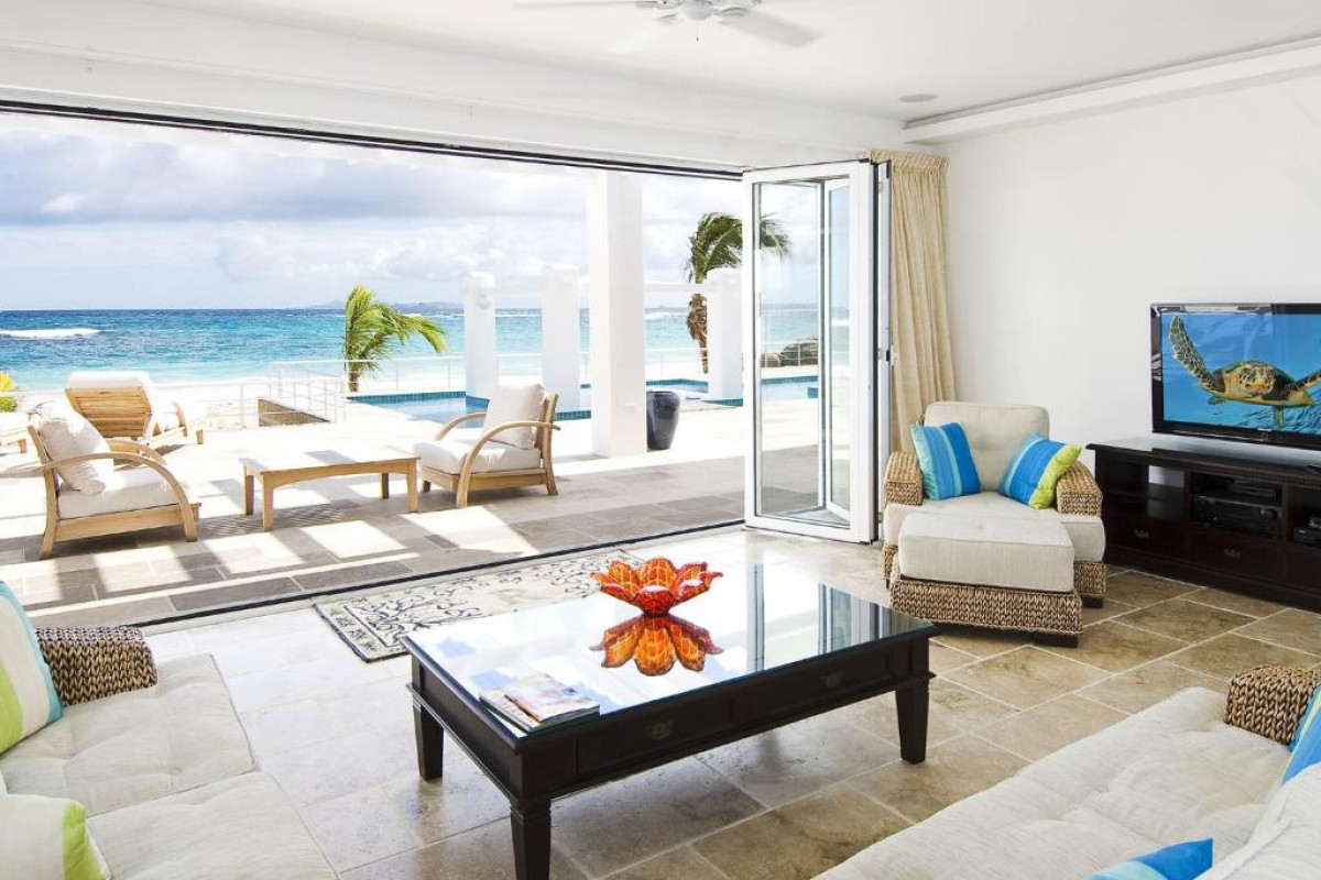 Coral Beach Club Villas & Marina