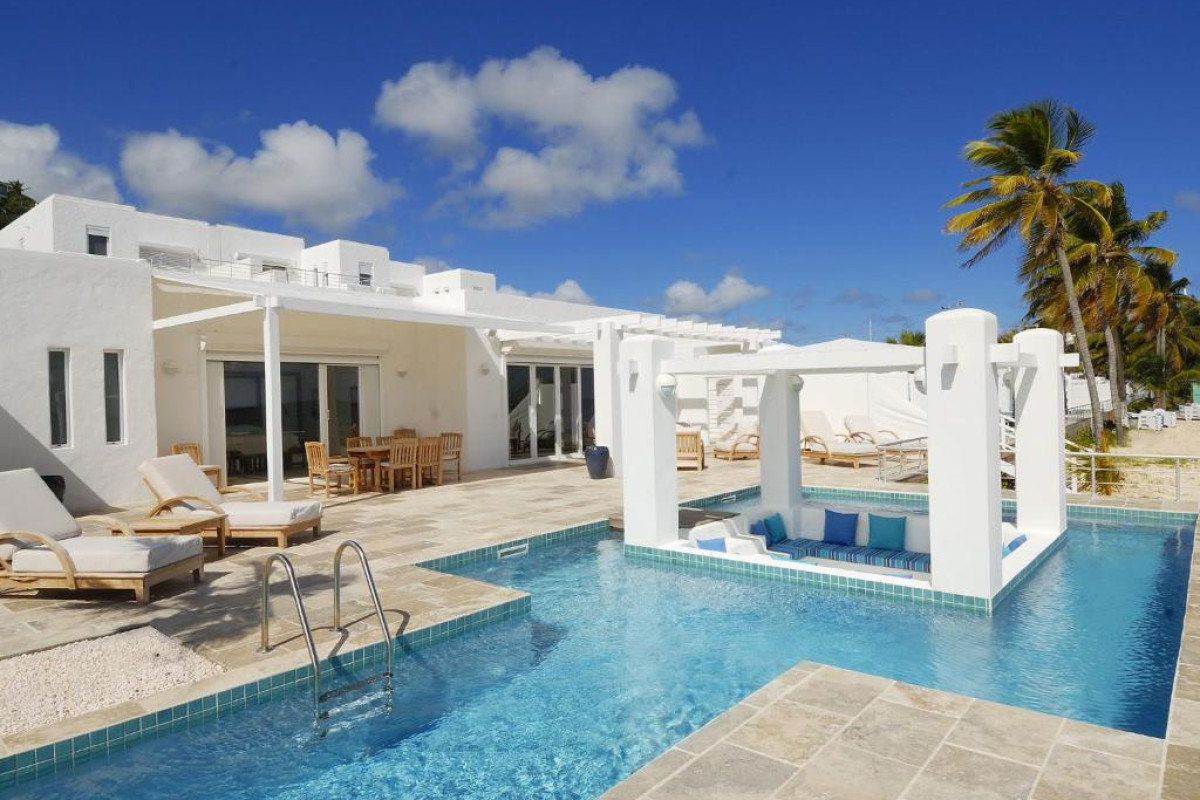 Coral Beach Club Villas & Marina