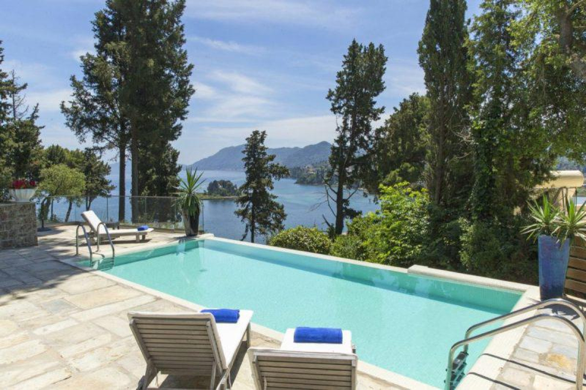 CORFU HOLIDAY PALACE - KANONI BEACH