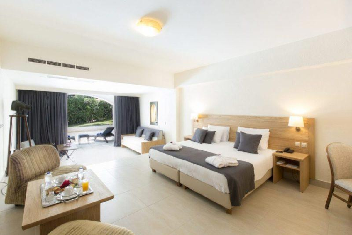 CORFU HOLIDAY PALACE - KANONI BEACH