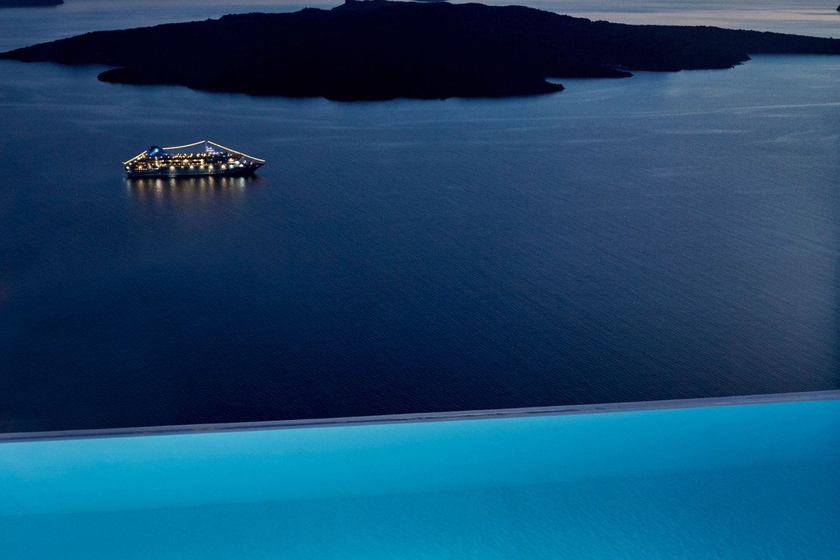 Cosmopolitan Suites Santorini