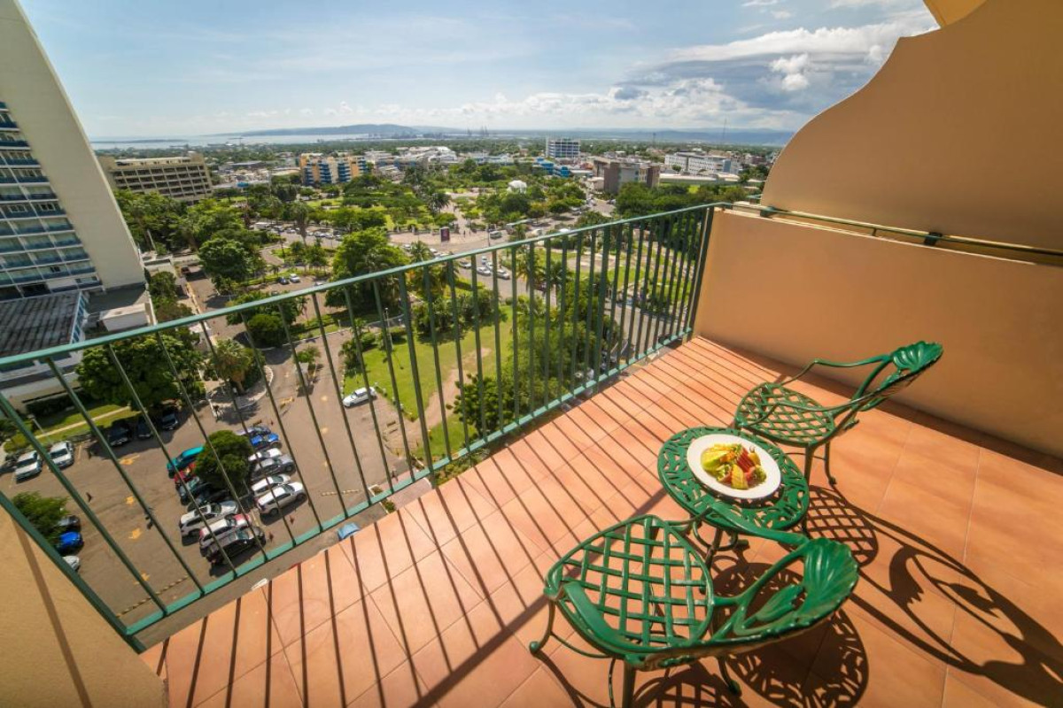 Courtleigh Hotel & Suites