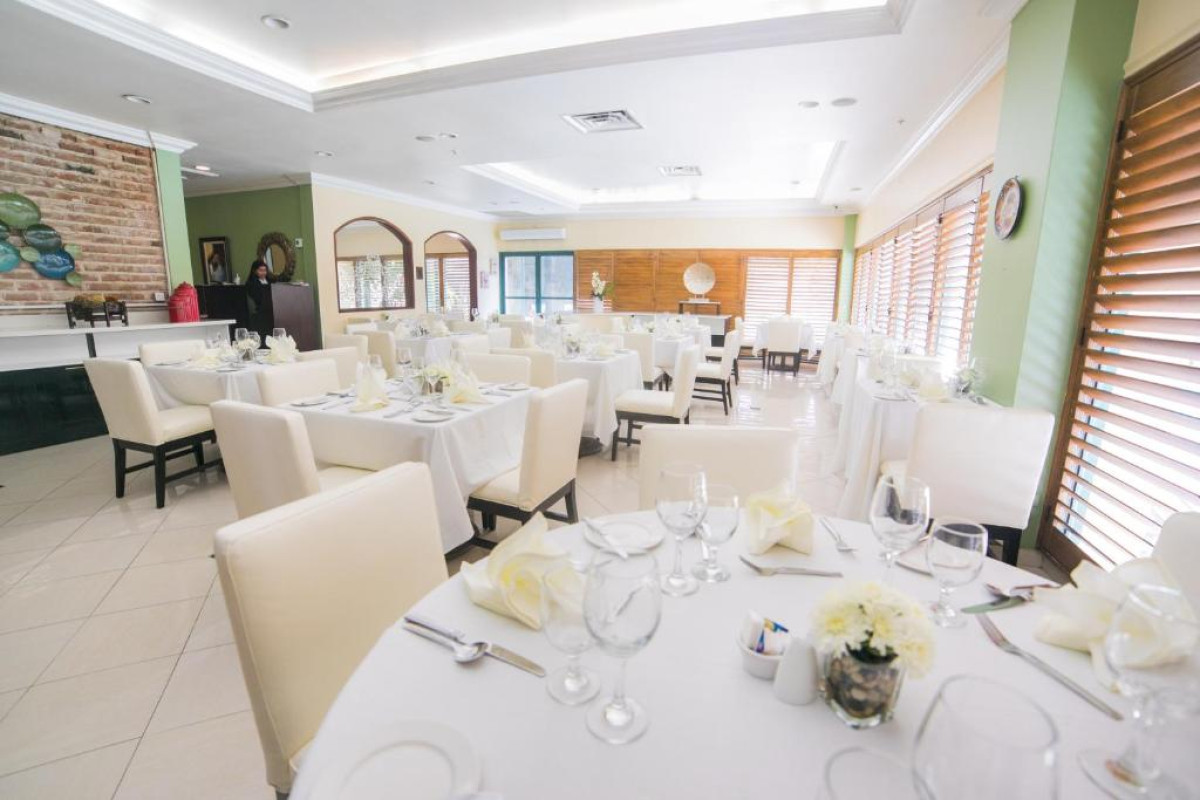 Courtleigh Hotel & Suites