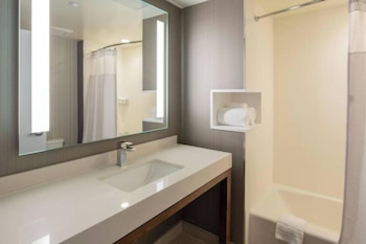 COURTYARD BY MARRIOTT NEW YORK QUEENS/FRESH MEADOWS