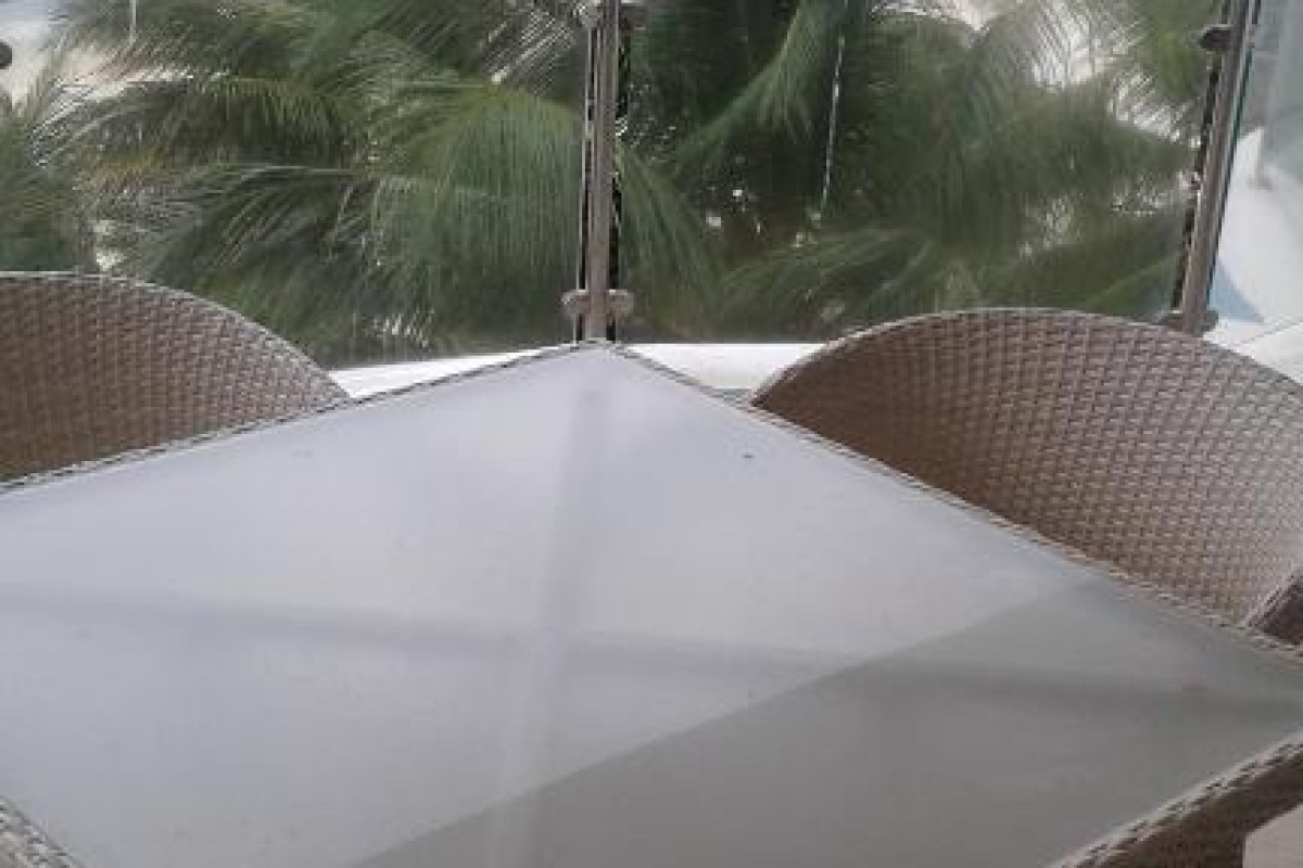 Cowrie Shell Beach Apartments