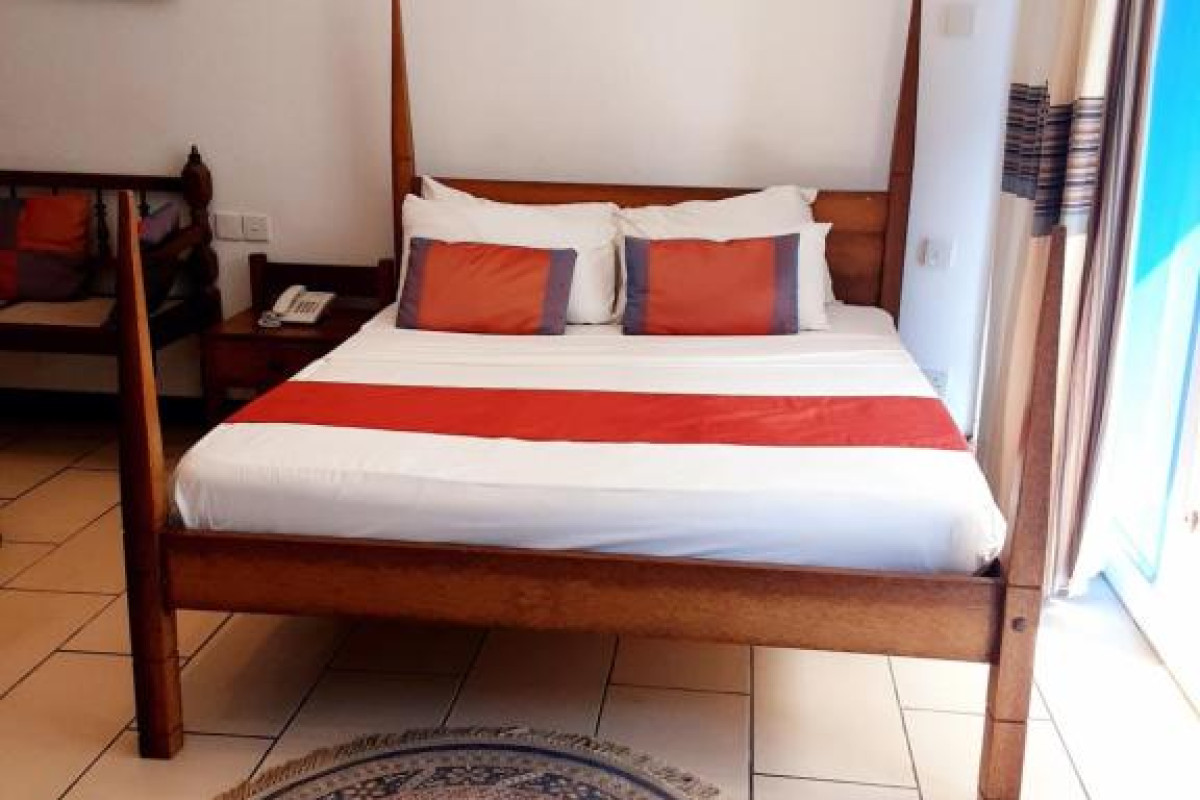 Cowrie Shell Beach Apartments