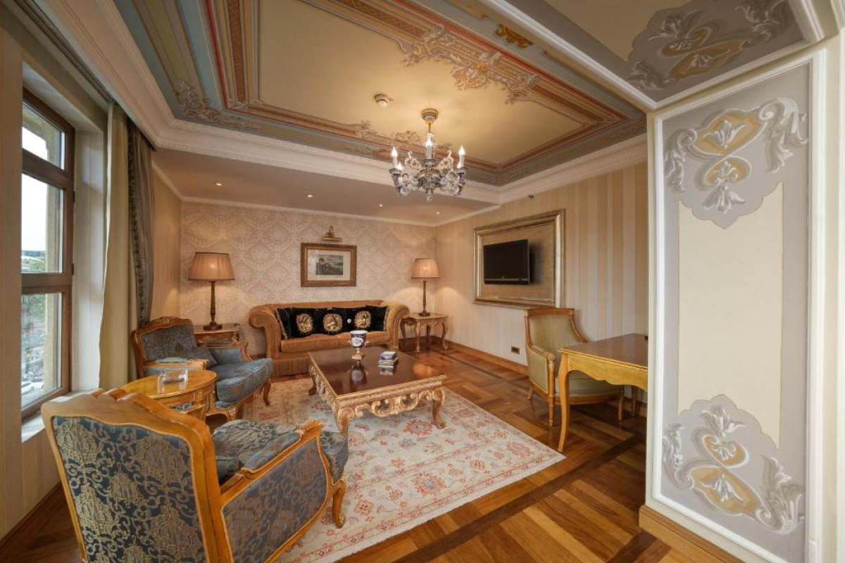 CROWNE PLAZA  OLD CITY HOTEL