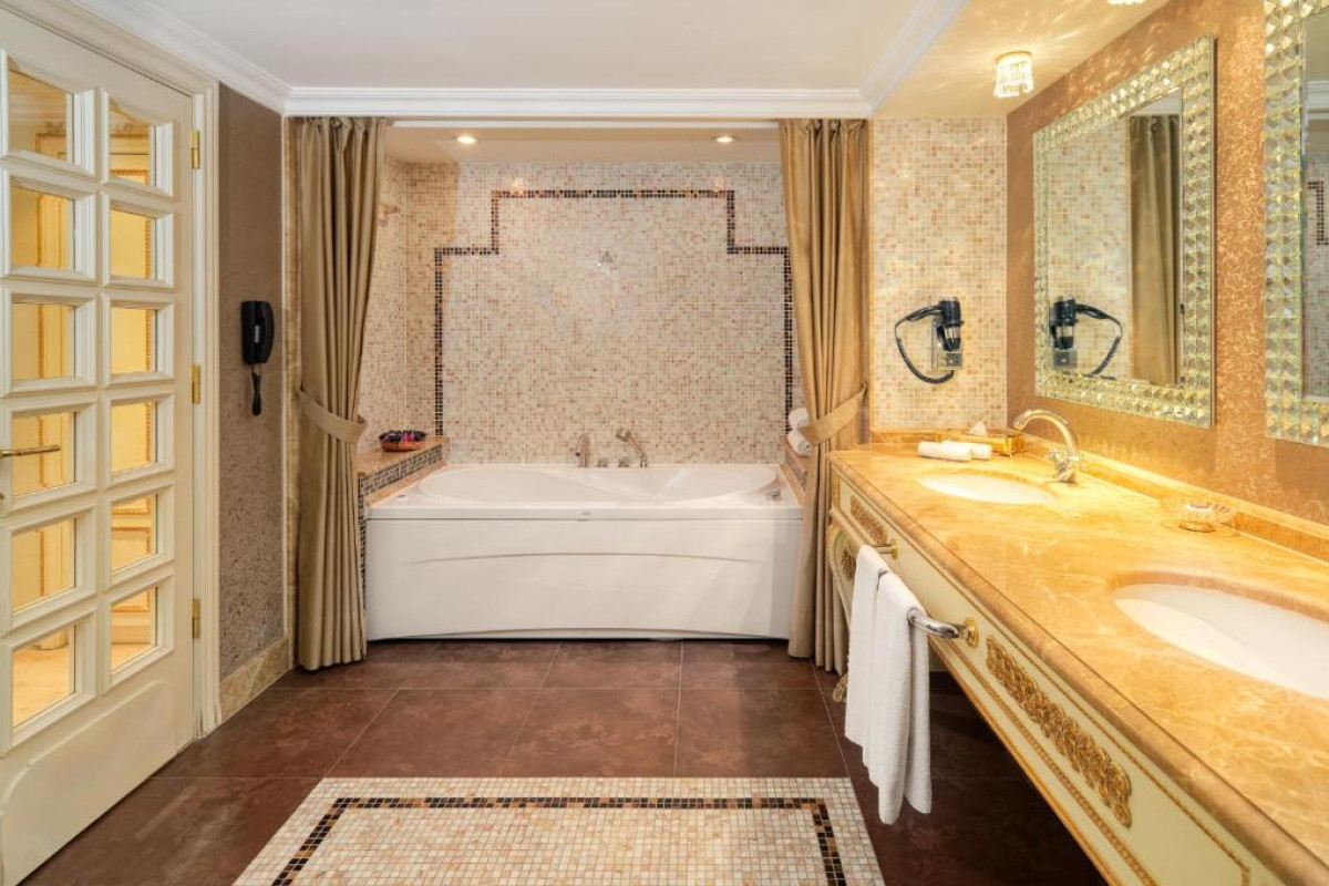 CROWNE PLAZA  OLD CITY HOTEL