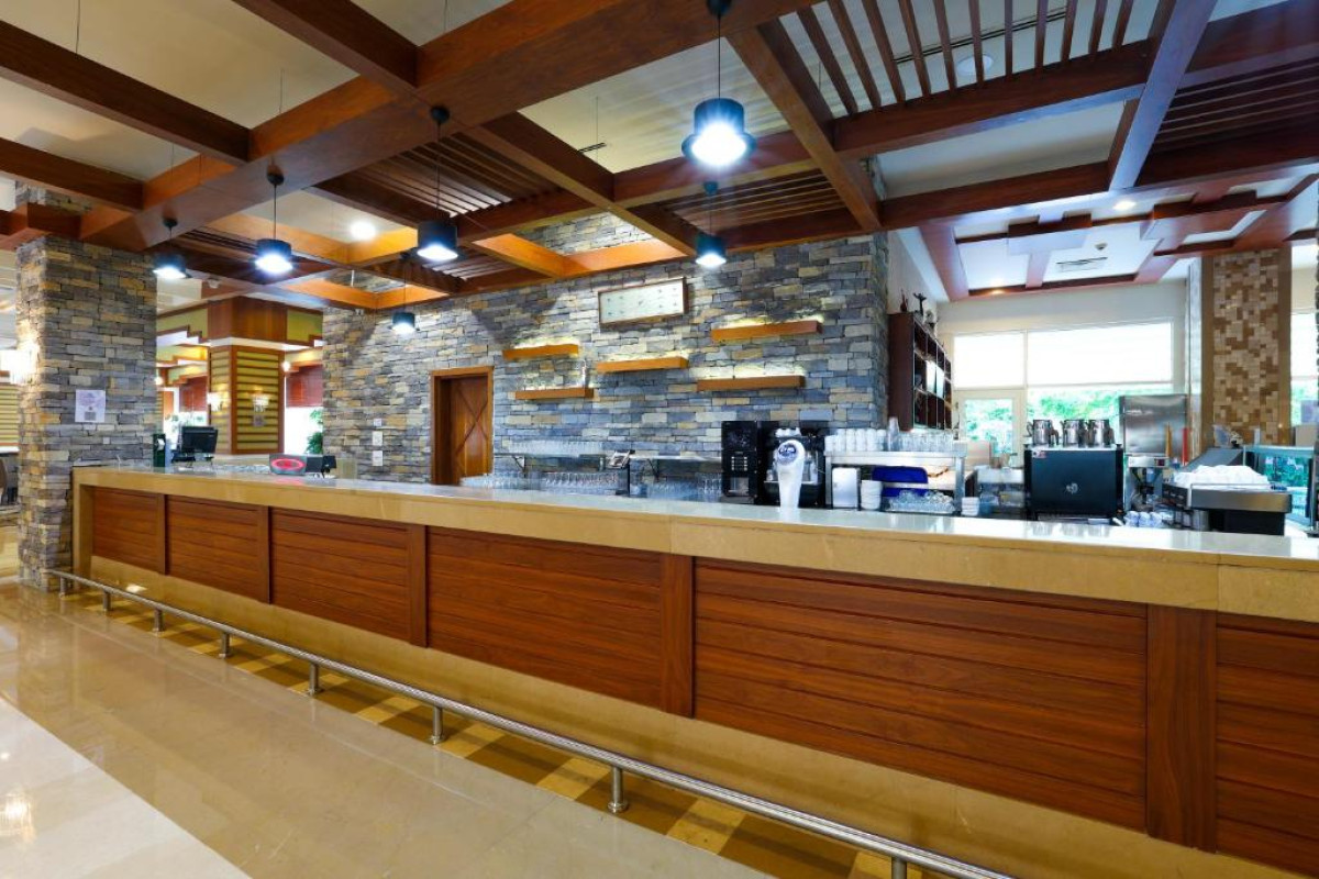 CRYSTAL DE LUXE RESORT AND SPA
