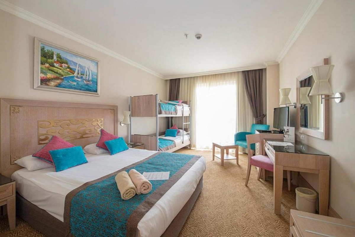CRYSTAL DE LUXE SPA RESORT