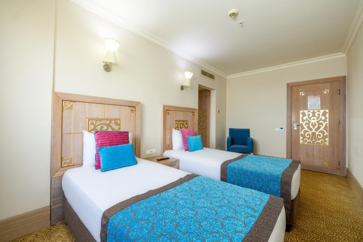 CRYSTAL FAMILY SPECIAL ROOM