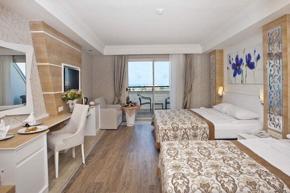 CRYSTAL SUNSET LUXURY RESORT & SPA