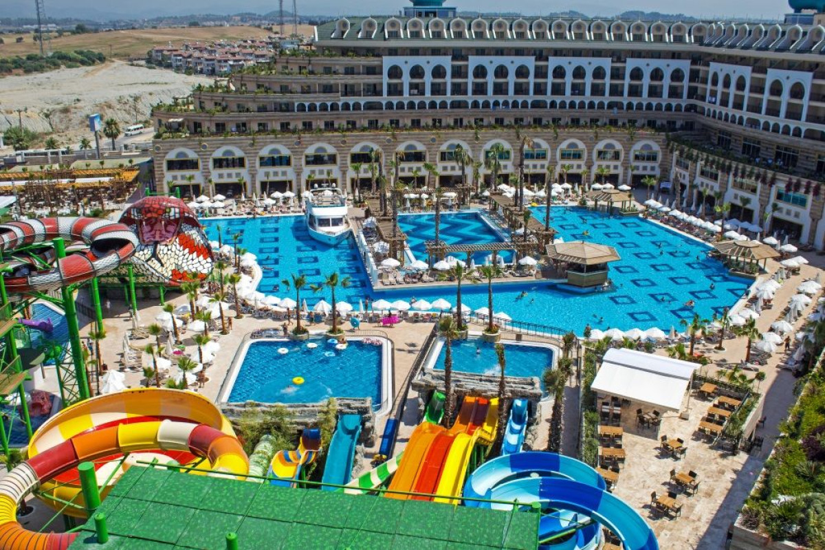 CRYSTAL SUNSET LUXURY RESORT & SPA