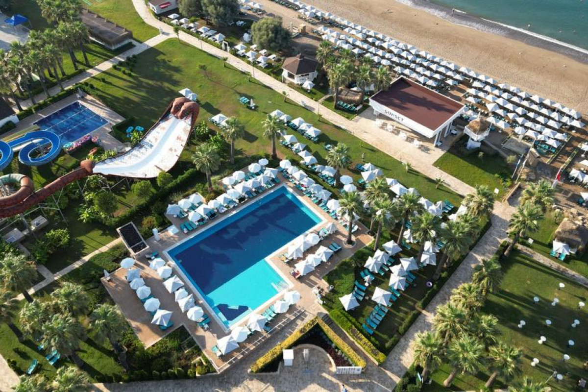 CRYSTAL TAT BEACHT