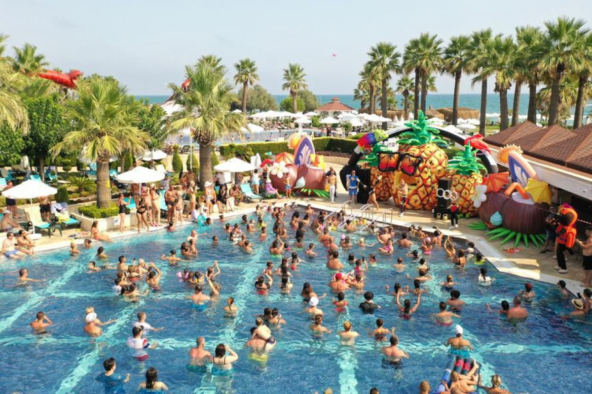 CRYSTAL TAT BEACHT