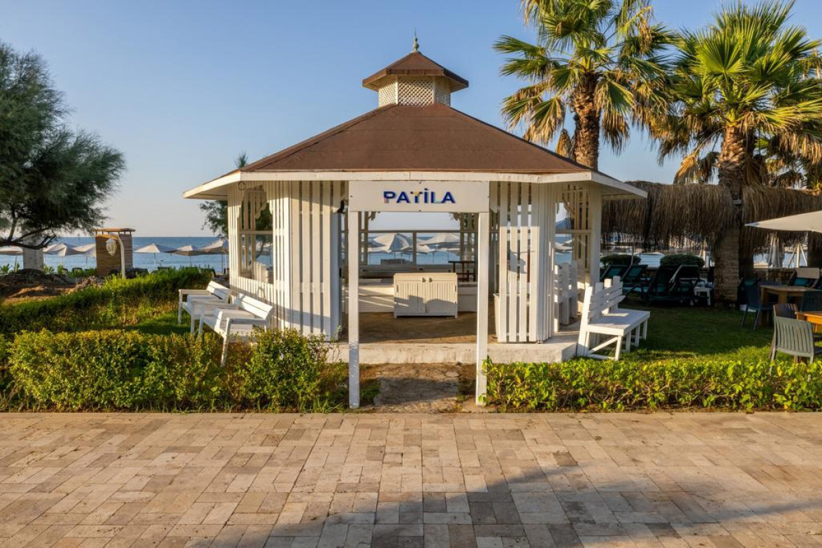CRYSTAL TAT BEACHT