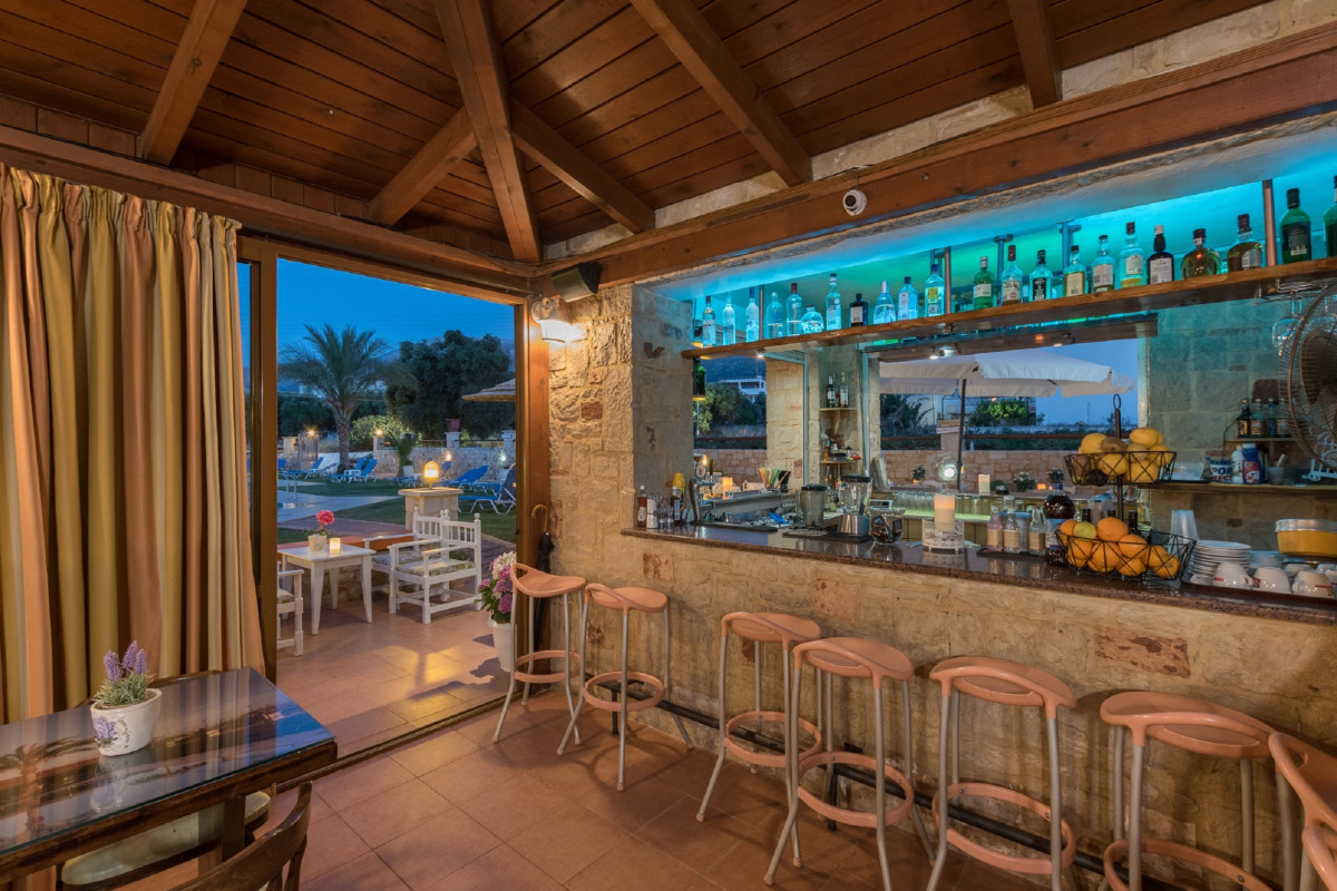 Danelis Studios & Apts